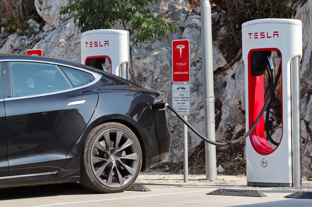 20221230_CafeFX_Yen Anh_Co phieu Tesla_2.jpg