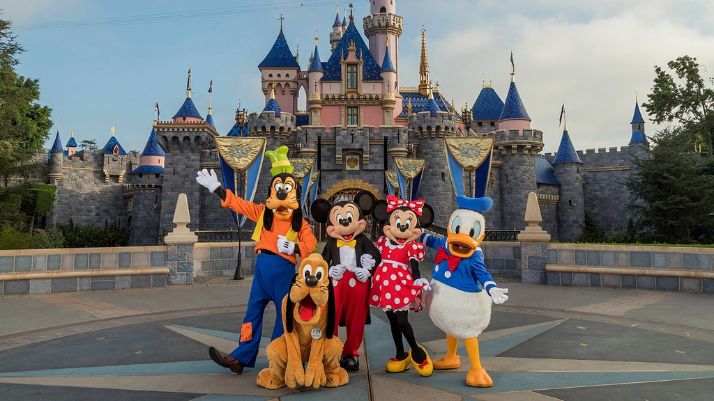 Disneyland cắt giảm 28.000 nhân sự người Mỹ vì đại dịch Covid-19 | Văn hóa | Thanh Niên