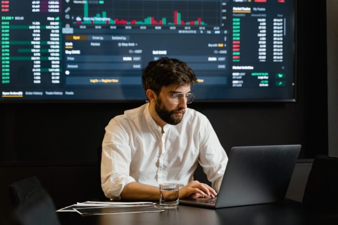Chiến lược và ứng dụng đầu tư với đường EMA 50 ngày